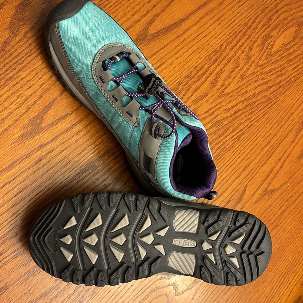 KEEN Targhee Sport Vent Big Girls Running Shoes NWOT